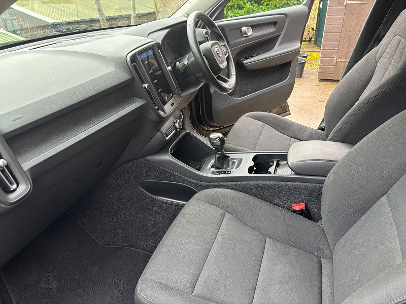 Volvo XC40 1.5 T2 Momentum Core SUV 5dr Petrol Manual Euro 6 (s/s) (129 ps) 5dr Manual 2026