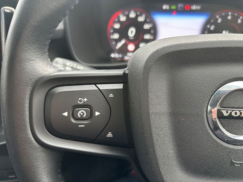 Volvo XC40 1.5 T2 Momentum Core SUV 5dr Petrol Manual Euro 6 (s/s) (129 ps) 5dr Manual 2026