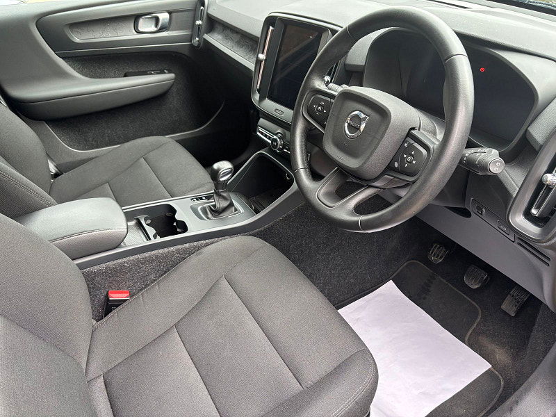 Volvo XC40 1.5 T2 Momentum Core SUV 5dr Petrol Manual Euro 6 (s/s) (129 ps) 5dr Manual 2026