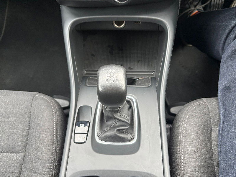 Volvo XC40 1.5 T2 Momentum Core SUV 5dr Petrol Manual Euro 6 (s/s) (129 ps) 5dr Manual 2026