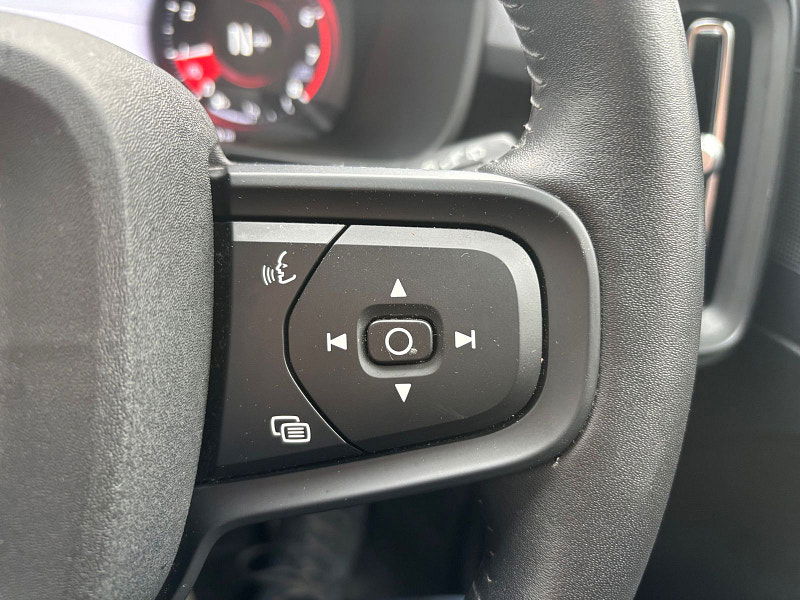 Volvo XC40 1.5 T2 Momentum Core SUV 5dr Petrol Manual Euro 6 (s/s) (129 ps) 5dr Manual 2026