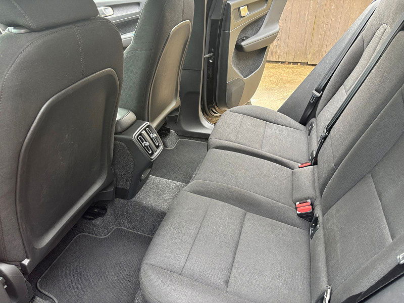 Volvo XC40 1.5 T2 Momentum Core SUV 5dr Petrol Manual Euro 6 (s/s) (129 ps) 5dr Manual 2026