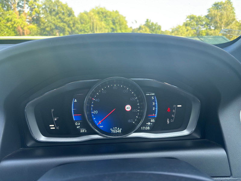 Volvo XC60 2.0 D4 R-Design Lux Nav SUV 5dr Diesel Auto Euro 6 (s/s) (190 ps) 5dr Automatic 2025