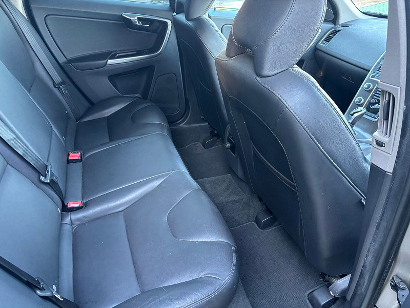 Volvo XC60 2.4 D4 SE Lux Nav SUV 5dr Diesel Auto AWD Euro 6 (s/s) (190 ps) 5dr Automatic 2026