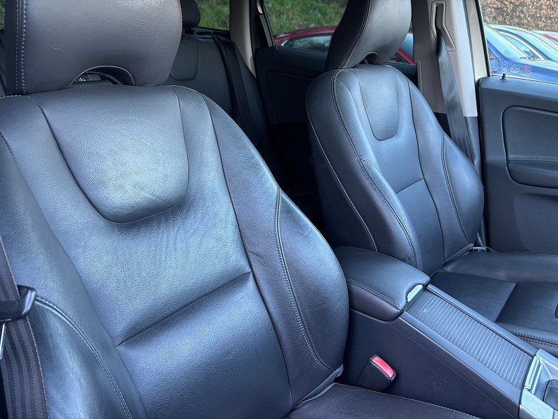 Volvo XC60 2.4 D4 SE Lux Nav SUV 5dr Diesel Auto AWD Euro 6 (s/s) (190 ps) 5dr Automatic 2026