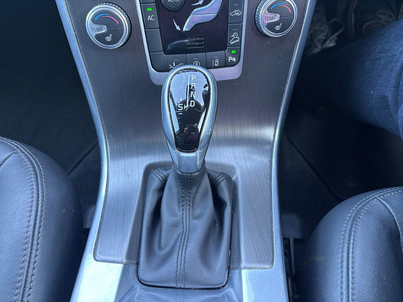 Volvo XC60 2.4 D4 SE Lux Nav SUV 5dr Diesel Auto AWD Euro 6 (s/s) (190 ps) 5dr Automatic 2026