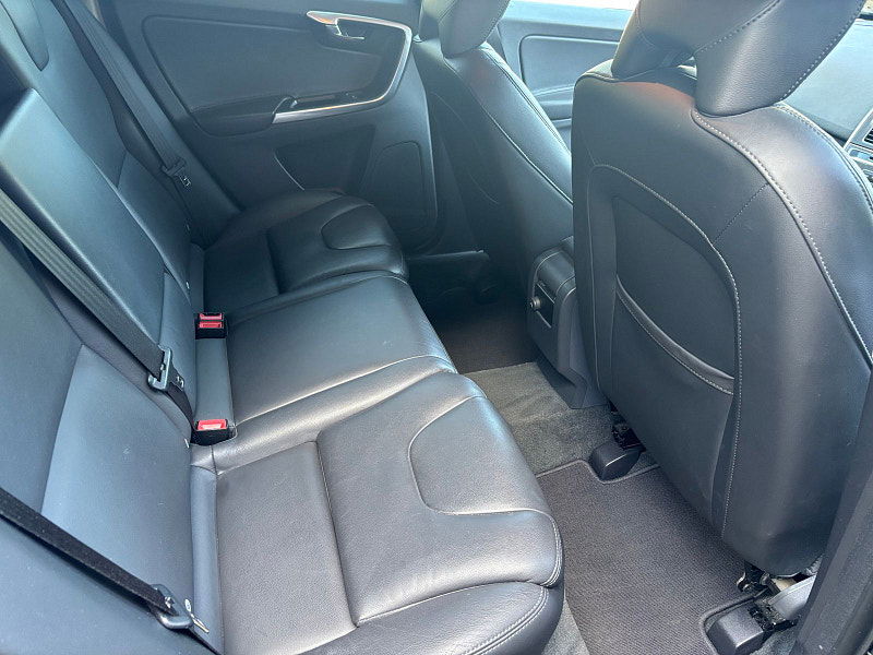 Volvo XC60 2.4 D5 SE Lux Nav SUV 5dr Diesel Geartronic AWD Euro 5 (215 ps) 5dr Automatic 2025