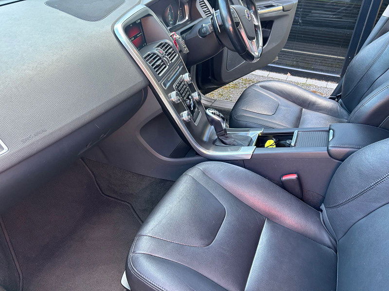 Volvo XC60 2.4 D5 SE Lux Nav SUV 5dr Diesel Geartronic AWD Euro 5 (215 ps) 5dr Automatic 2025