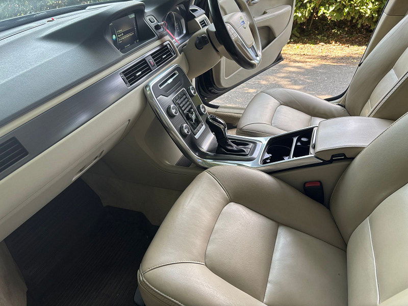 Volvo XC70 2.4 D5 SE Lux Estate 5dr Diesel Geartronic AWD Euro 5 (215 ps) 5dr Automatic 2025