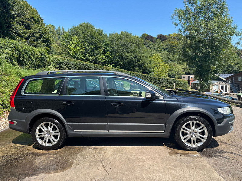 Volvo XC70 2.4 D5 SE Lux Estate 5dr Diesel Geartronic AWD Euro 5 (215 ps) 5dr Automatic 2025