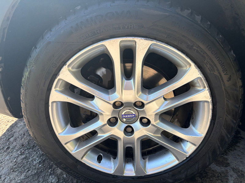 Volvo XC70 2.4 D5 SE Lux Estate 5dr Diesel Geartronic AWD Euro 5 (215 ps) 5dr Automatic 2025