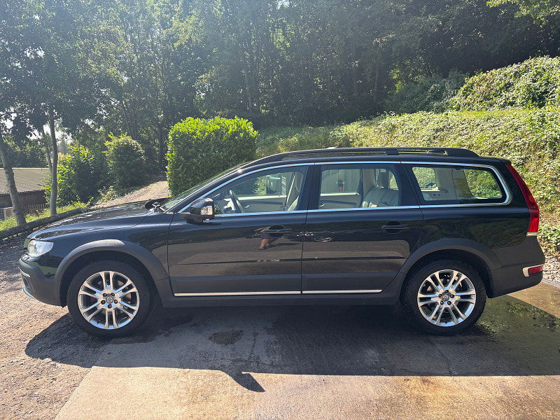 Volvo XC70 2.4 D5 SE Lux Estate 5dr Diesel Geartronic AWD Euro 5 (215 ps) 5dr Automatic 2025
