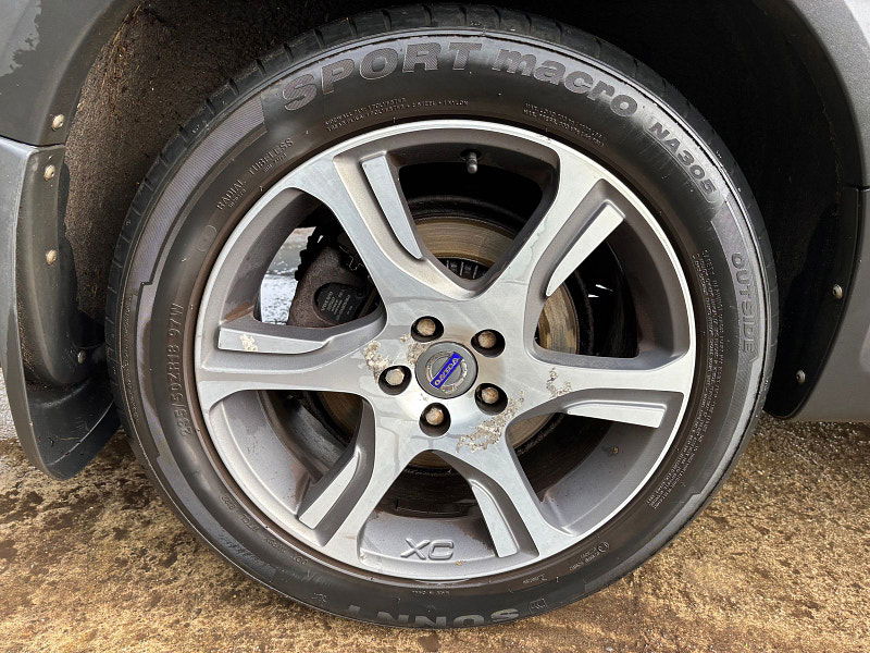 Volvo XC70 2.4 D5 SE Lux Estate 5dr Diesel Geartronic AWD Euro 5 (215 ps) 5dr Automatic 2026