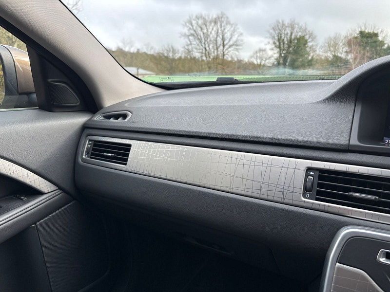 Volvo XC70 2.4 D5 SE Lux Estate 5dr Diesel Geartronic AWD Euro 5 (215 ps) 5dr Automatic 2026