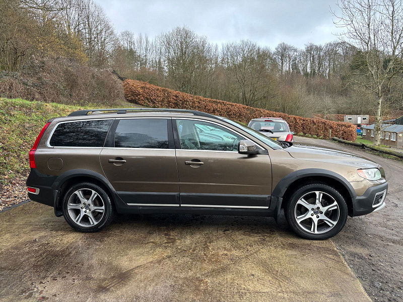 Volvo XC70 2.4 D5 SE Lux Estate 5dr Diesel Geartronic AWD Euro 5 (215 ps) 5dr Automatic 2026