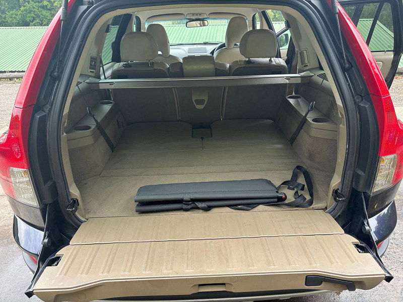 Volvo XC90 2.4 D5 SE SUV 5dr Diesel Geartronic AWD (219 g/km, 200 bhp) 5dr Automatic 2025