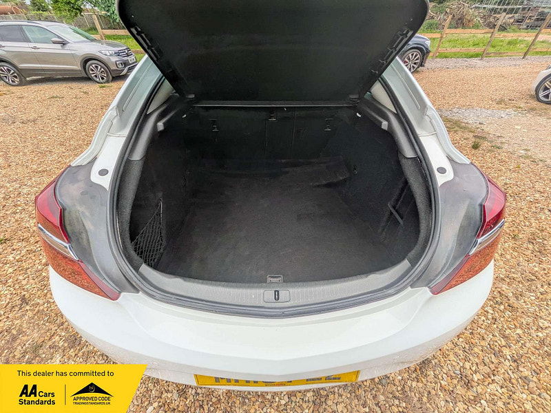 Vauxhall Insignia 1.6 Insignia SRI CDTI Auto 5dr 5dr Automatic 2025