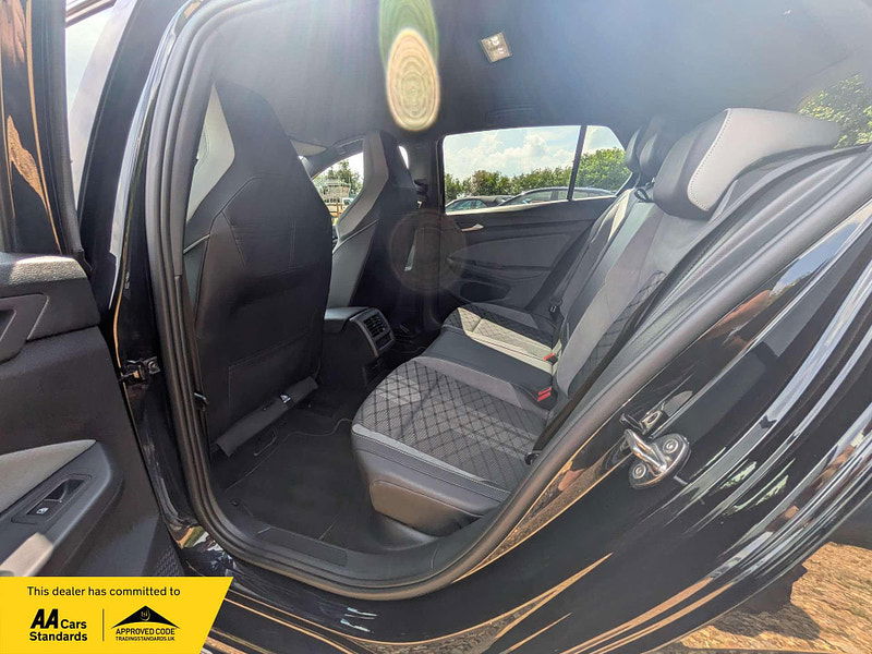 Volkswagen Golf 1.5 Golf R-Line eTSI Semi-Auto 5dr 5dr Automatic 2025