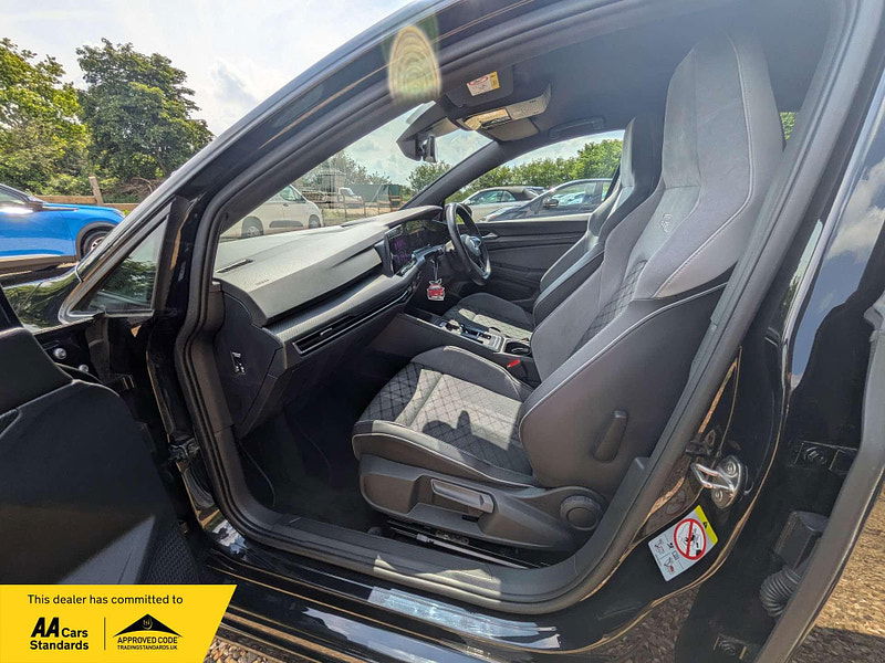 Volkswagen Golf 1.5 Golf R-Line eTSI Semi-Auto 5dr 5dr Automatic 2025
