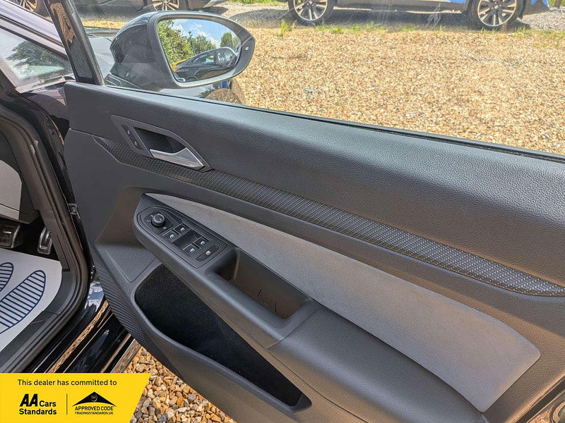 Volkswagen Golf 1.5 Golf R-Line eTSI Semi-Auto 5dr 5dr Automatic 2025