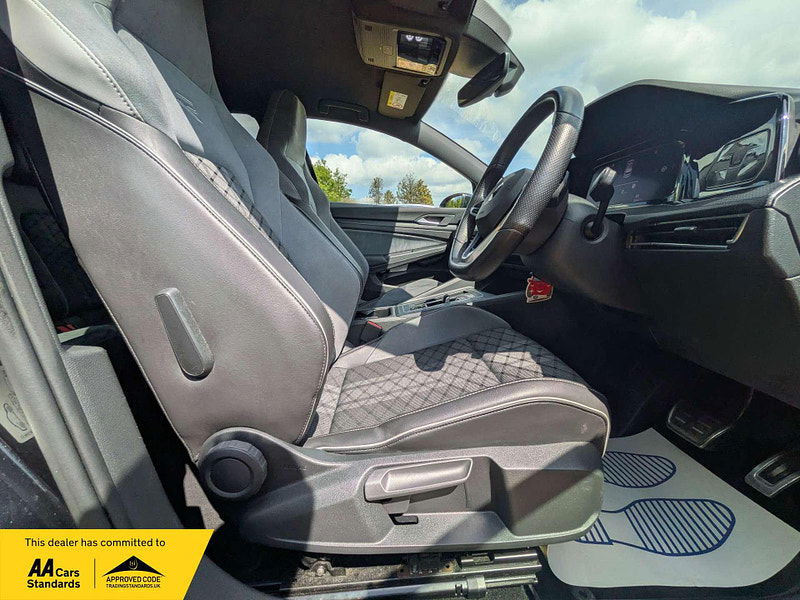 Volkswagen Golf 1.5 Golf R-Line eTSI Semi-Auto 5dr 5dr Automatic 2025