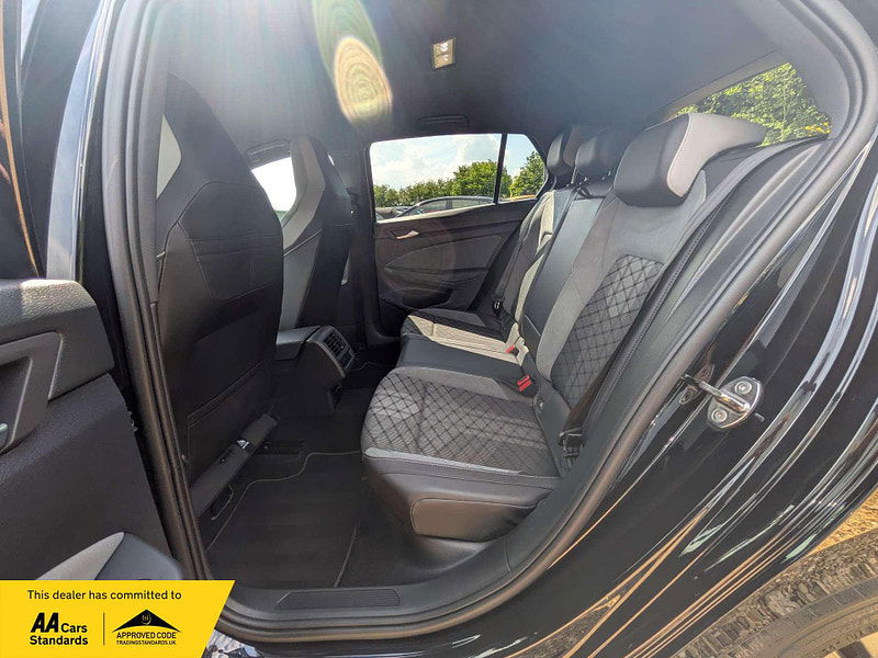 Volkswagen Golf 1.5 Golf R-Line eTSI Semi-Auto 5dr 5dr Automatic 2025