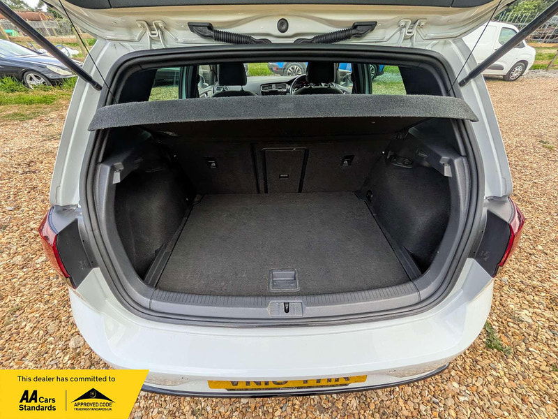 Volkswagen Golf 2.0 Golf R TSi Semi-Auto 4WD 5dr 5dr Automatic 2025