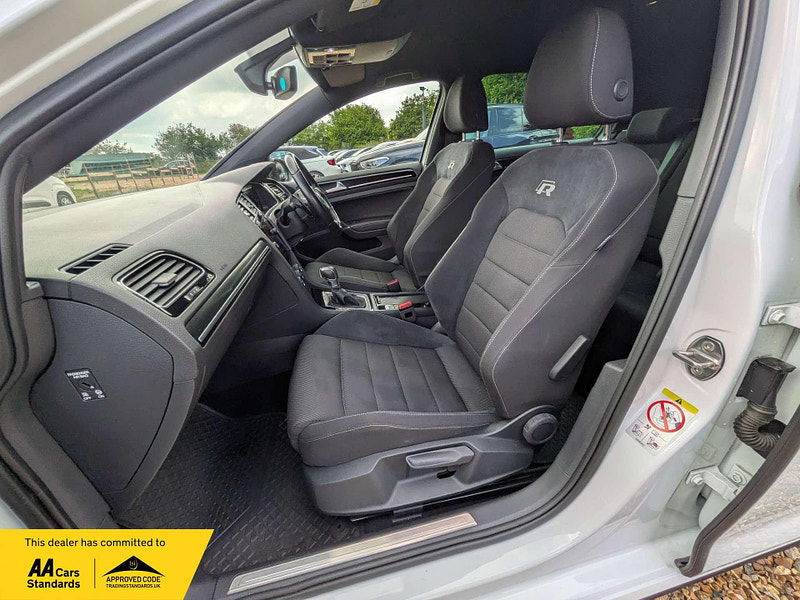 Volkswagen Golf 2.0 Golf R TSi Semi-Auto 4WD 5dr 5dr Automatic 2025