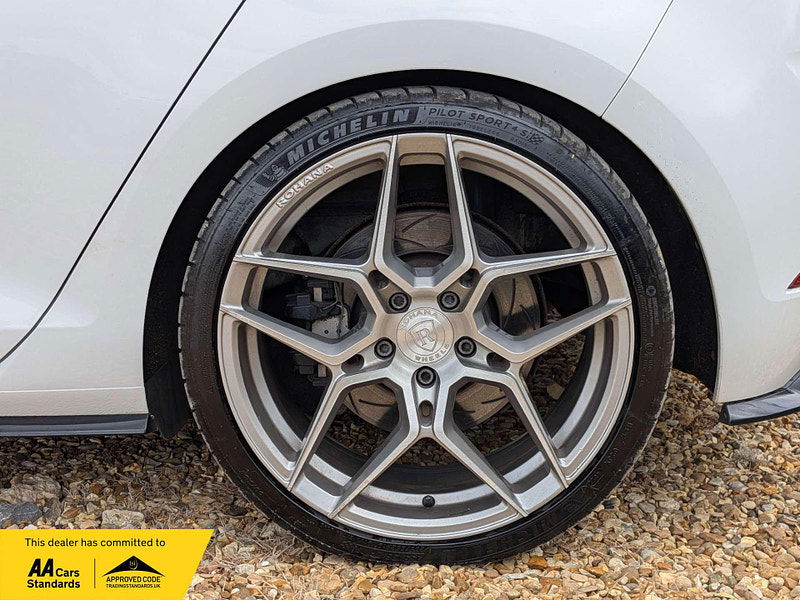 Volkswagen Golf 2.0 Golf R TSi Semi-Auto 4WD 5dr 5dr Automatic 2025