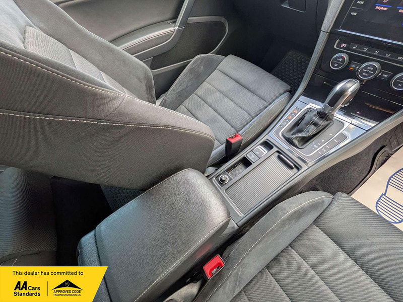 Volkswagen Golf 2.0 Golf R TSi Semi-Auto 4WD 5dr 5dr Automatic 2025