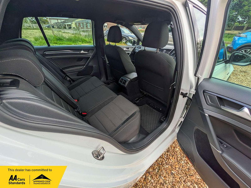 Volkswagen Golf 2.0 Golf R TSi Semi-Auto 4WD 5dr 5dr Automatic 2025