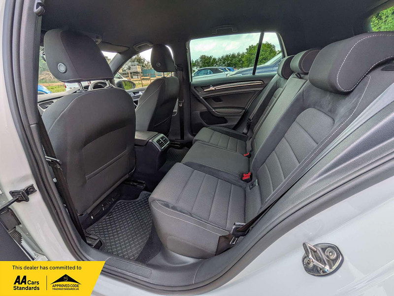 Volkswagen Golf 2.0 Golf R TSi Semi-Auto 4WD 5dr 5dr Automatic 2025