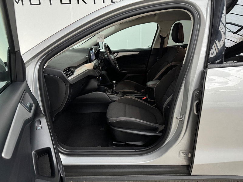 Ford Focus 1.0T EcoBoost Zetec Euro 6 (s/s) 5dr 5dr Manual 2025