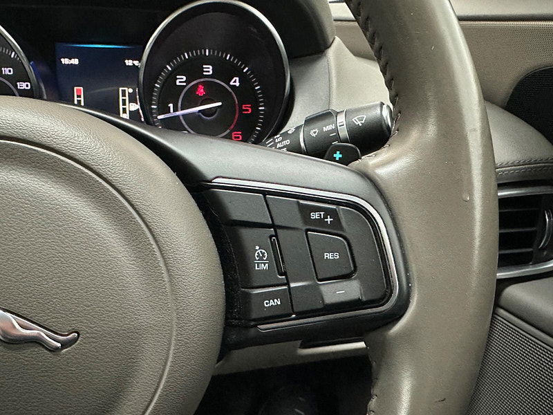 Jaguar XE 2.0d Portfolio Auto Euro 6 (s/s) 4dr 4dr Automatic 2025