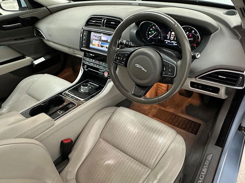 Jaguar XE 2.0d Portfolio Auto Euro 6 (s/s) 4dr 4dr Automatic 2025