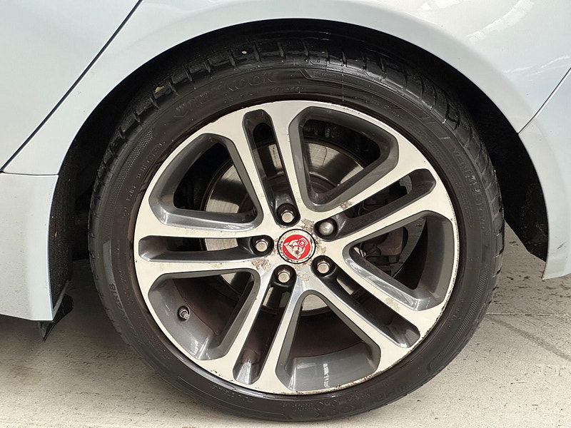 Jaguar XE 2.0d Portfolio Auto Euro 6 (s/s) 4dr 4dr Automatic 2025