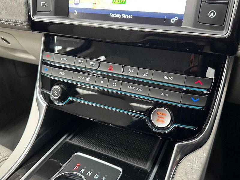 Jaguar XE 2.0d Portfolio Auto Euro 6 (s/s) 4dr 4dr Automatic 2025