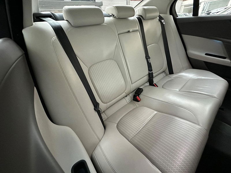 Jaguar XE 2.0d Portfolio Auto Euro 6 (s/s) 4dr 4dr Automatic 2025