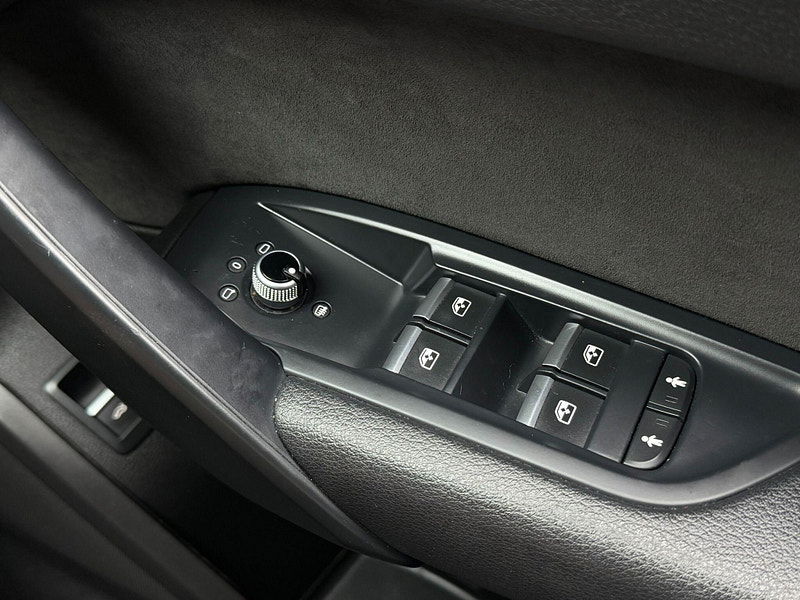 Audi Q5 2.0 TDI S line S Tronic quattro Euro 6 (s/s) 5dr 5dr Automatic 2025