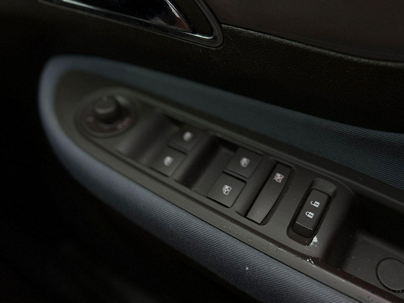 Vauxhall Mokka 1.7 CDTi Exclusiv 2WD Euro 5 (s/s) 5dr 5dr Manual 2025