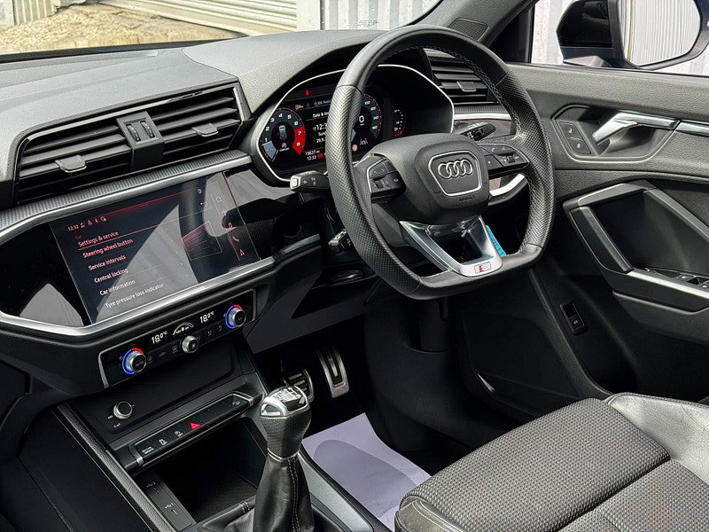Audi Q3 1.5 TFSI CoD 35 Black Edition Euro 6 (s/s) 5dr 5dr Manual 2026