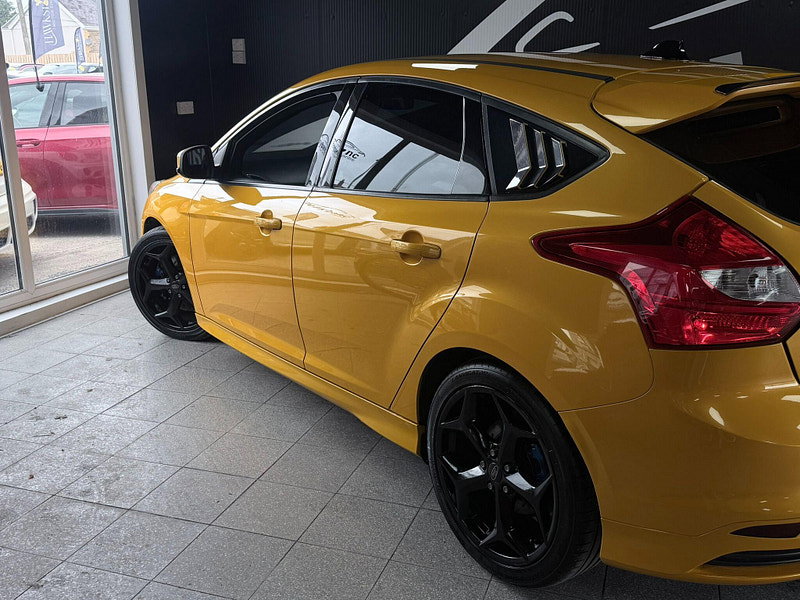 Ford Focus 2.0T EcoBoost ST-2 Euro 5 (s/s) 5dr 5dr Manual 2026
