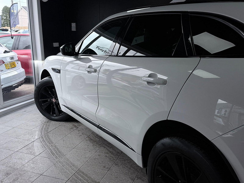 Jaguar F-PACE 2.0 D200 MHEV R-Dynamic Black Auto AWD Euro 6 (s/s) 5dr 5dr Automatic 2026