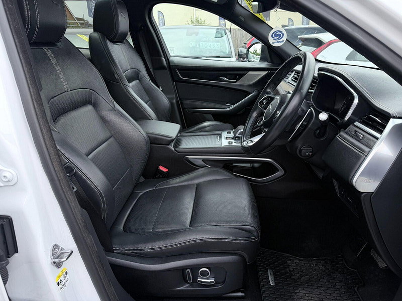 Jaguar F-PACE 2.0 D200 MHEV R-Dynamic Black Auto AWD Euro 6 (s/s) 5dr 5dr Automatic 2026