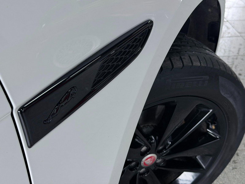 Jaguar F-PACE 2.0 D200 MHEV R-Dynamic Black Auto AWD Euro 6 (s/s) 5dr 5dr Automatic 2026