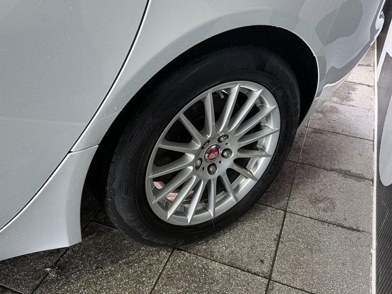 Jaguar XF 2.0d Portfolio Sportbrake Euro 6 (s/s) 5dr 5dr Manual 2026