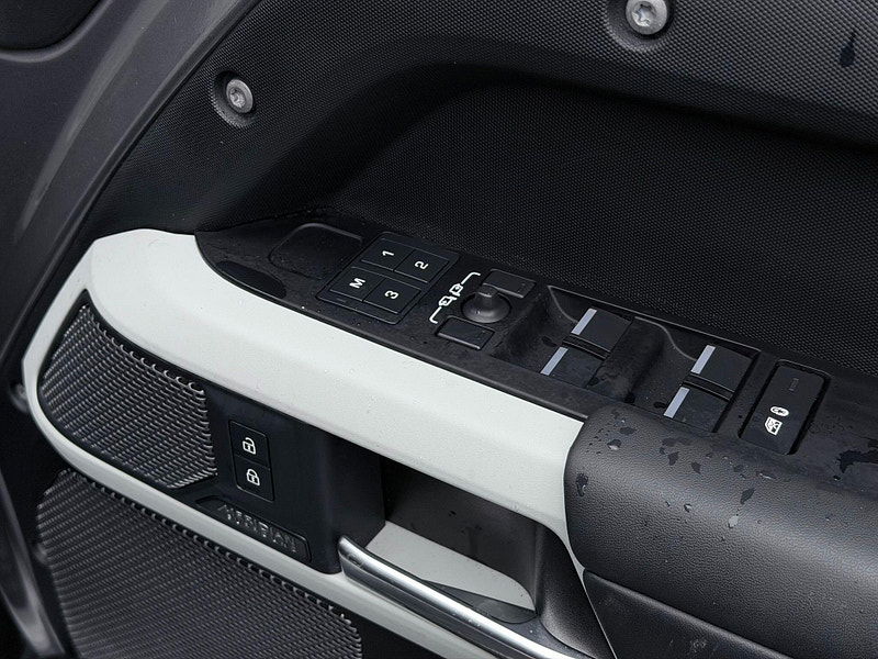 Land Rover DEFENDER 110 3.0 D300 MHEV HSE Auto 4WD Euro 6 (s/s) 5dr 5dr Automatic 2026