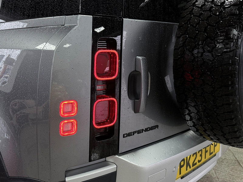 Land Rover DEFENDER 110 3.0 D300 MHEV HSE Auto 4WD Euro 6 (s/s) 5dr 5dr Automatic 2026