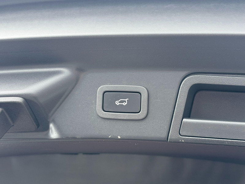 Land Rover Range Rover Velar 2.0 P300 HSE Auto 4WD Euro 6 (s/s) 5dr 5dr Automatic 2026