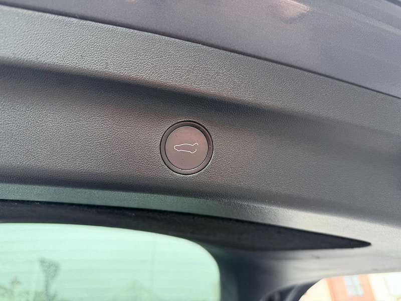 Tesla Model Y (Dual Motor) Long Range Auto 4WDE 5dr 5dr Automatic 2026